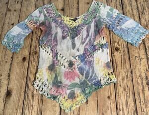 Dor Dor Couture Women’s Size M Multicolor Floral Mesh Tunic Knit Trim Top